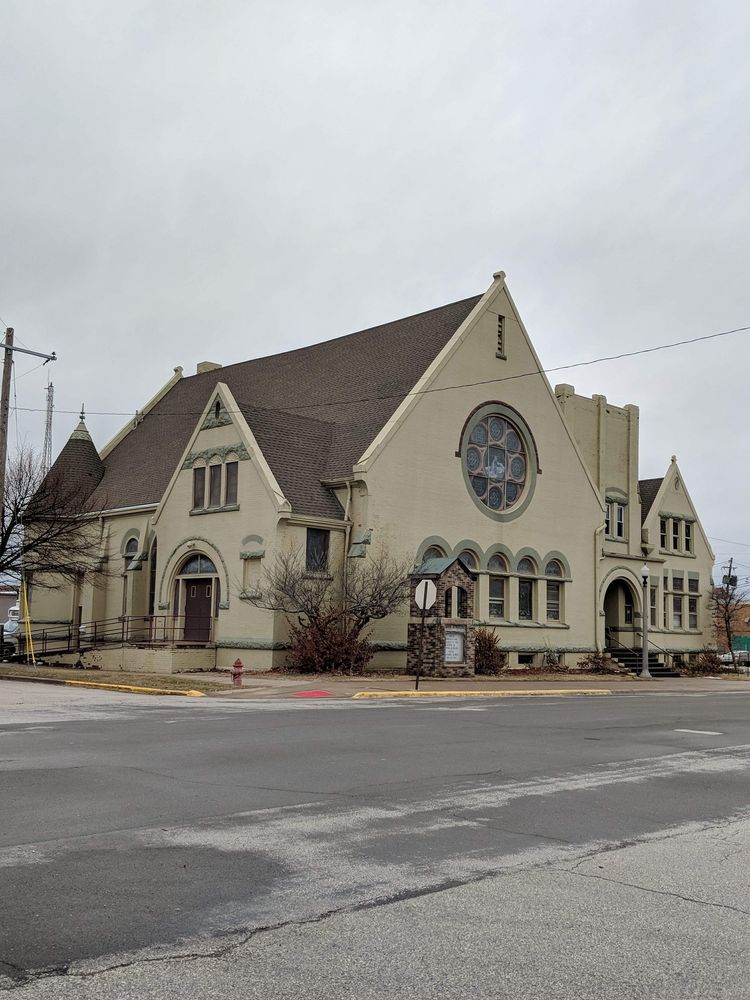 250 S 1st St, Monmouth, IL 61462